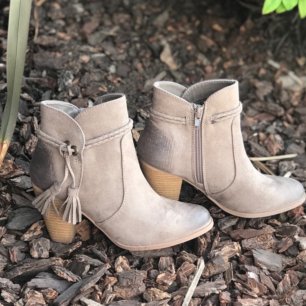 Taupe tassel wrapped oil finishes booties - Picture 5 of 5
